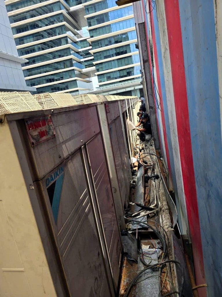 Tháo dỡ dàn nóng Daikin VRV tại công trình