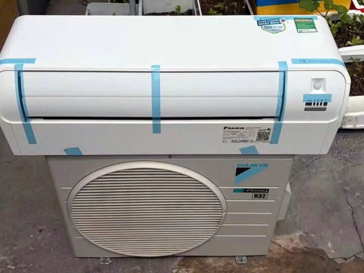 May lanh daikin 1hp r32 gia kho